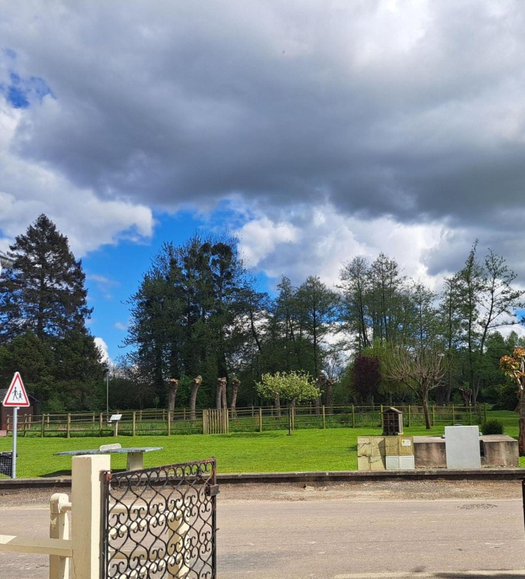 Villa Au Clair Matin Sur L'Yeres Sept-Meules Exterior foto
